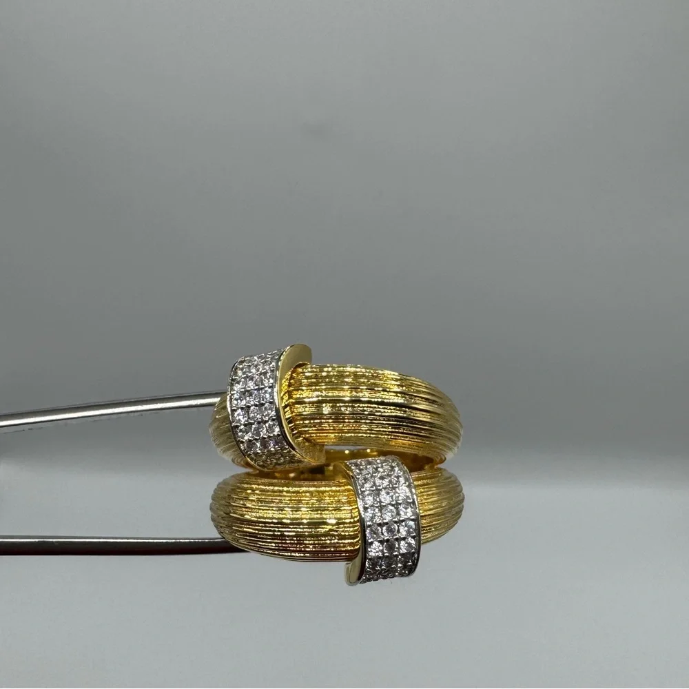18k Asymmetrical Double Band - Picture 6 of 12